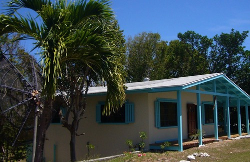 Governor's Harbour Cottage | SandDollar Cottage. Ideally Located in the Center of Eleuthera