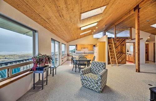 Waldport Apartment | Sanderling Sea Cottages, Unit A: Pet Friendly!