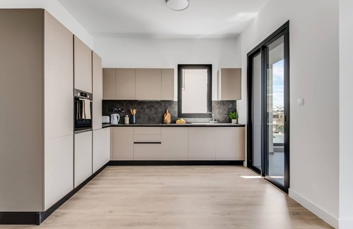 Limassol Apartment | Sanders Crystal 2 - Great 3-Bdr Apt w Shared Pool