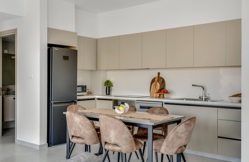 Agios Athanasios Apartment | Sanders Elgio - Pleasant 2-Bdr Apt w Balcony