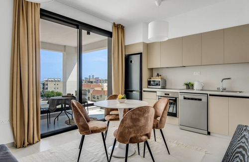 Agios Athanasios Apartment | Sanders Elgio - Charming Studio with Balcony