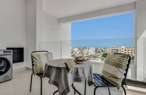 Agios Athanasios Apartment | Sanders Elgio - Charming Studio with Balcony