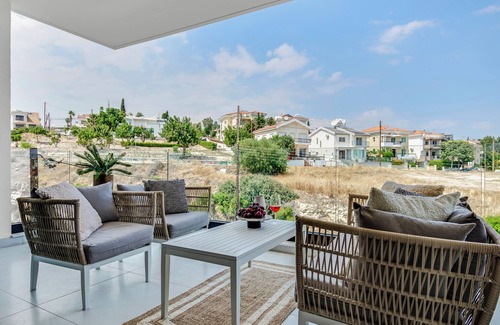 Agios Athanasios Apartment | Sanders Elgio - Pleasant 2-bdr Apt w Balcony