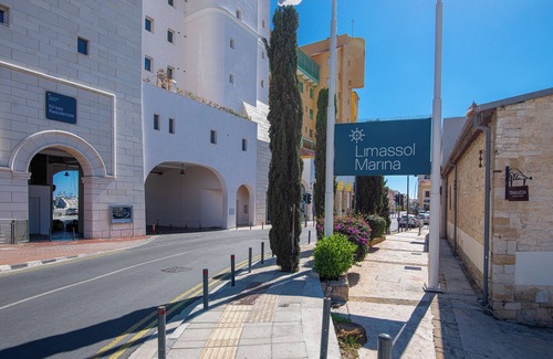 Agios Athanasios Apartment | Sanders Elgio - Pleasant 2-bdr Apt w Balcony