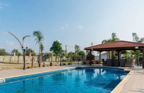 Ypsonas Villa | Sanders Ipsonas - Generous Holiday Home w/ Balcony