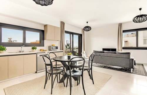 Agios Athanasios Apartment | Sanders Only - Cute 2-Bdr Apt with Balcony