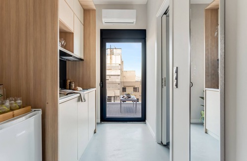 Piraeus Apartment | Sanders Port - Sleeky Studio with Roof-Top Terrace