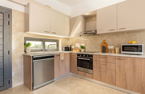 Agios Tychon Apartment | Sanders River Plaza - Cozy 1-Bdr Apt with Balcony