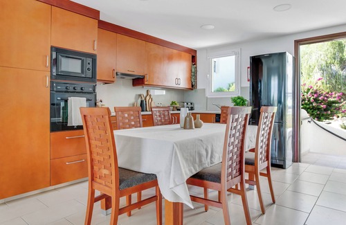 Chlorakas Apartment | Sanders Seaview - Comfy 1 Bdr Apt with Seaview