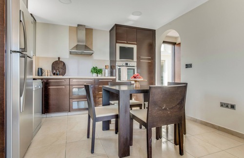 Chlorakas Apartment | Sanders Seaview - Comfy 2 Bdr Apt with Seaview