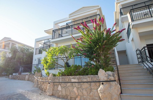 Chlorakas Apartment | Sanders Seaview - Comfy 2 Bdr Apt with Seaview