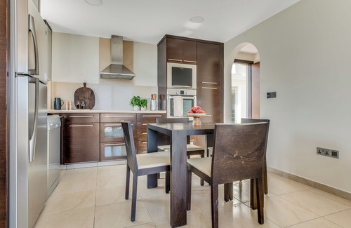 Chlorakas Apartment | Sanders Seaview - Fine 2 Bdr Apt with Seaview