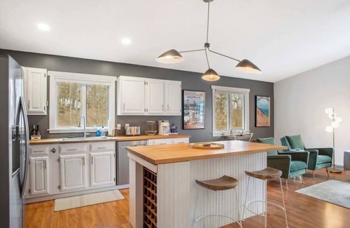 Douglas House | Sandhill Retreat | Hot Tub | One Level