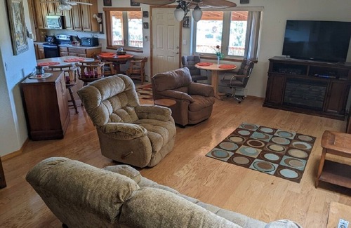 Zuzax House | Sandia Serenity Mountain Ranch Home - 20 minutes from downtown Albuquerque.