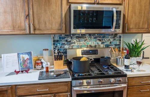 Oak Park House | SanDiego Insider's Coastal Bliss and Urban Wonders. Near SDSU Chollas Lake.nnnn