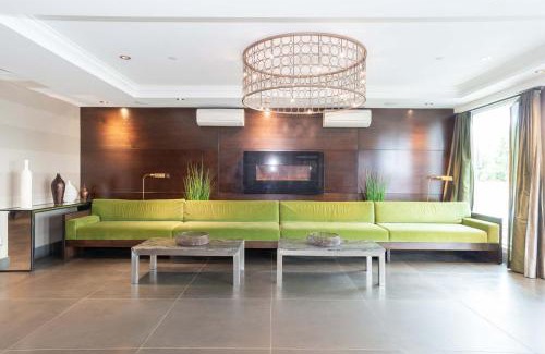 Townline Hill Hotel | Sandman Hotel Abbotsford Airport