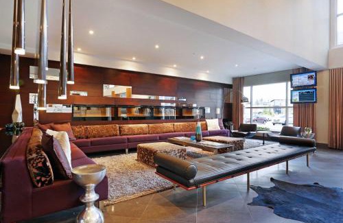 Willoughby Hotel | Sandman Signature Langley Hotel