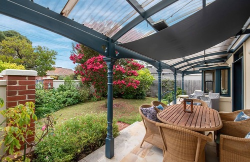 Sandringham House | Sandringham Royale - A great Bayside home and close to everything