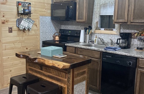French Creek Cabin | Sandstone: cozy, new, secluded cabin for making memories!