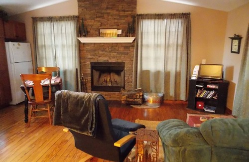 Leland Cabin | Sandwood Cottage on WI River-Huge Weekly and Monthly Discounts!