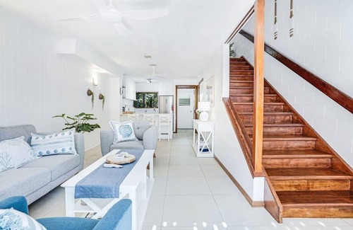 Port Douglas House | Sandy Feet- Luxury Coastal Escape, Stylish Hideaway in the Heart of Port Douglas at Four Mile Beach