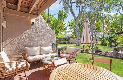 Port Douglas House | Sandy Feet- Luxury Coastal Escape, Stylish Hideaway in the Heart of Port Douglas at Four Mile Beach