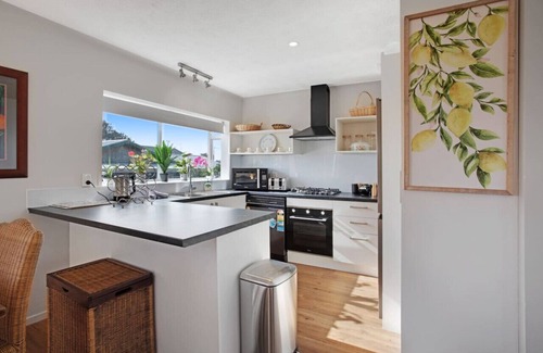 Clarks Beach House | Sandy Feet Retreat close to Beach
