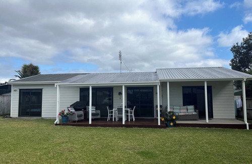 Waihi Beach House | Sandy feet Waihi Beach - Relax unwind no stress here.