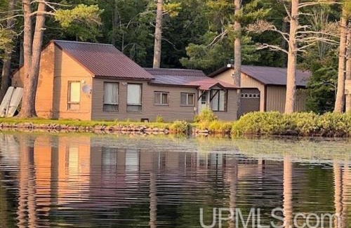 Toivola House | Sandy Lake Retreat