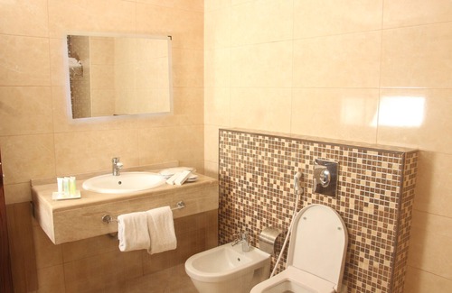Jabal Al-Hussein Hotel | Sandy Palace Hotel