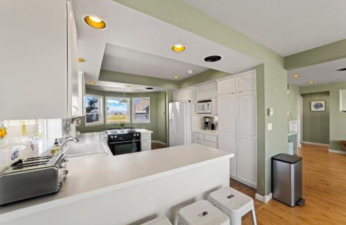 Ferndale House | SANDY POINT 6 BEDS 3 BATHS BEACH HOUSE WITH AMAZING VIEWS