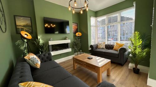 Cleethorpes House | Sandy Shores Holiday Home - Great for family stays and contractors