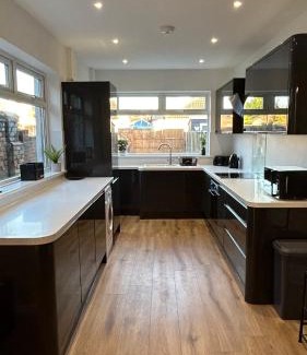 Cleethorpes House | Sandy Shores Holiday Home - Great for family stays and contractors