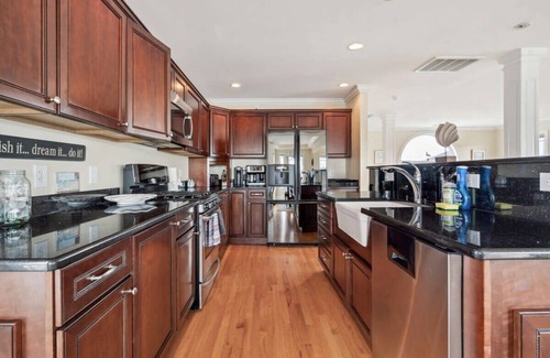 Seabrook House | Sandy Toes | Ocean Views | Steps to Beach | Deck