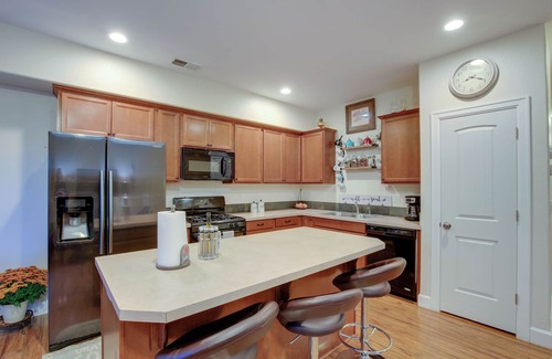 Sandy House | Sandy Townhome, 1 Mi to Meinig Memorial Park!