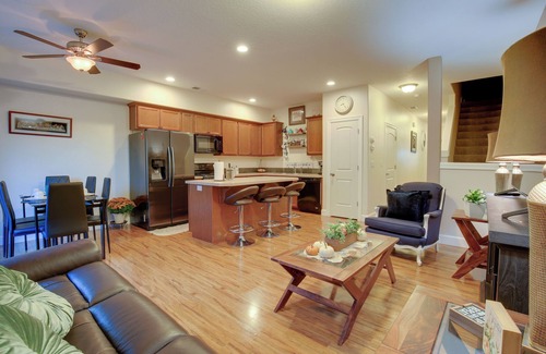 Sandy House | Sandy Townhome, 1 Mi to Meinig Memorial Park!
