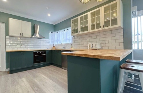 Sandy Bay House | SandyBay Garden Hideaway