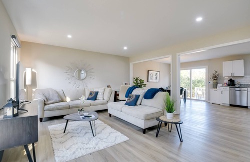 Sanford House | Sanford Family Home w/Deck ~ 2 Mi to Downtown!