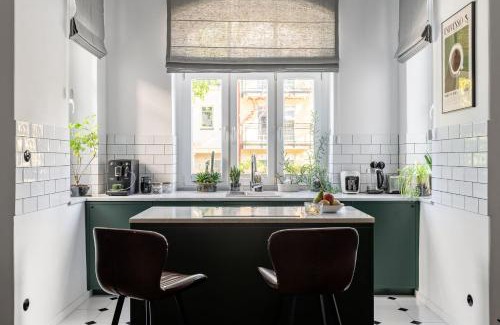 Karlikowo Apartment | Sanhaus Apartments - RETRO - Apartament przy plaży z parkingiem