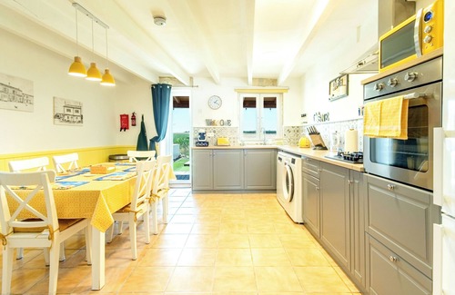 Villeneuve-la-Comtesse Cottage | Sans Souci Gites - Tournesols - 3 Stars