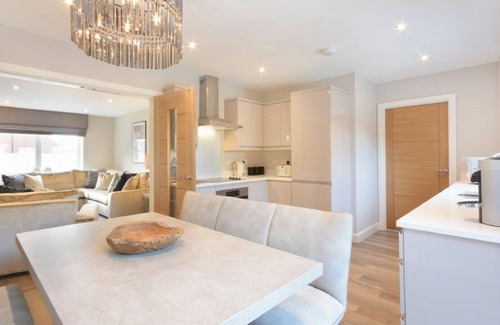 Seahouses Cottage | SANS SOUCI, pet friendly, with a garden in Seahouses