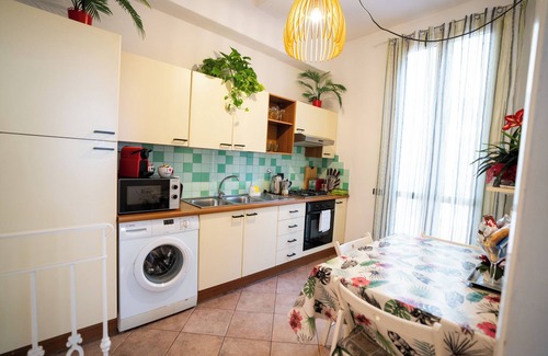 Santa Croce Apartment | SANTA CROCE GARDEN APARTMENT, 2 BEDROOMS, PATIO, FREE WI-FI