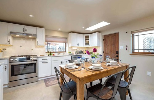 Guadalupe District House | Santa Fe Railyard | King | EV Charger