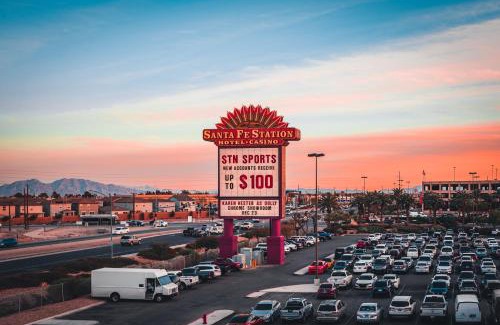 Centennial Hills Hotel | Santa Fe Station Hotel & Casino