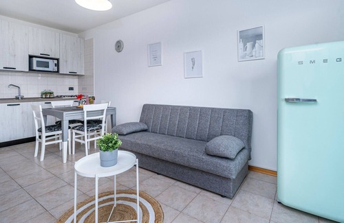 Colugna Apartment | Santa Monica Apartment with beautiful terrace!x3
