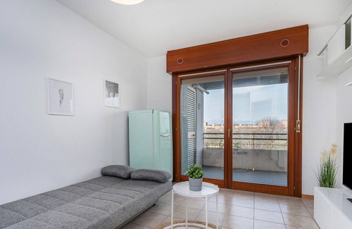 Colugna Apartment | Santa Monica Apartment with beautiful terrace!x3
