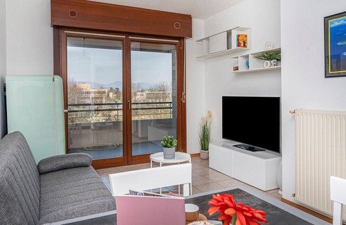Colugna Apartment | Santa Monica Apartment with beautiful terrace!x3