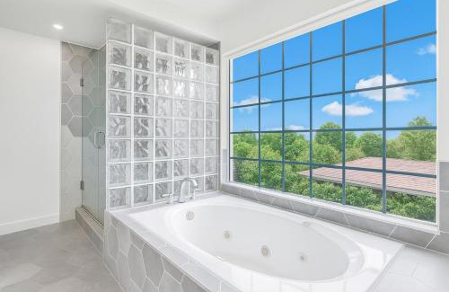 Sunset Park House | Santa Monica Entertainment House - Hot Tub, Billiards, BBQ & Projector