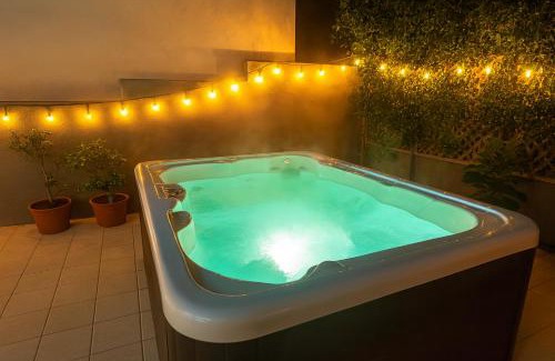 Sunset Park House | Santa Monica Entertainment House - Hot Tub, Billiards, BBQ & Projector