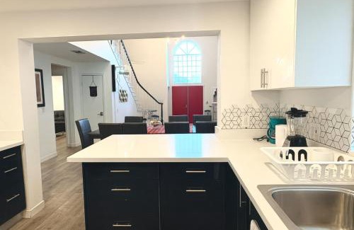 Sunset Park Villa | Santa Monica Hot Tub House - Billiards, Grill & Projector